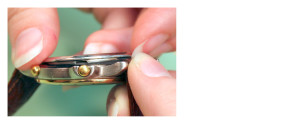 Close a Snap Off Watch Case Back Close a Snap On Watch Case Back